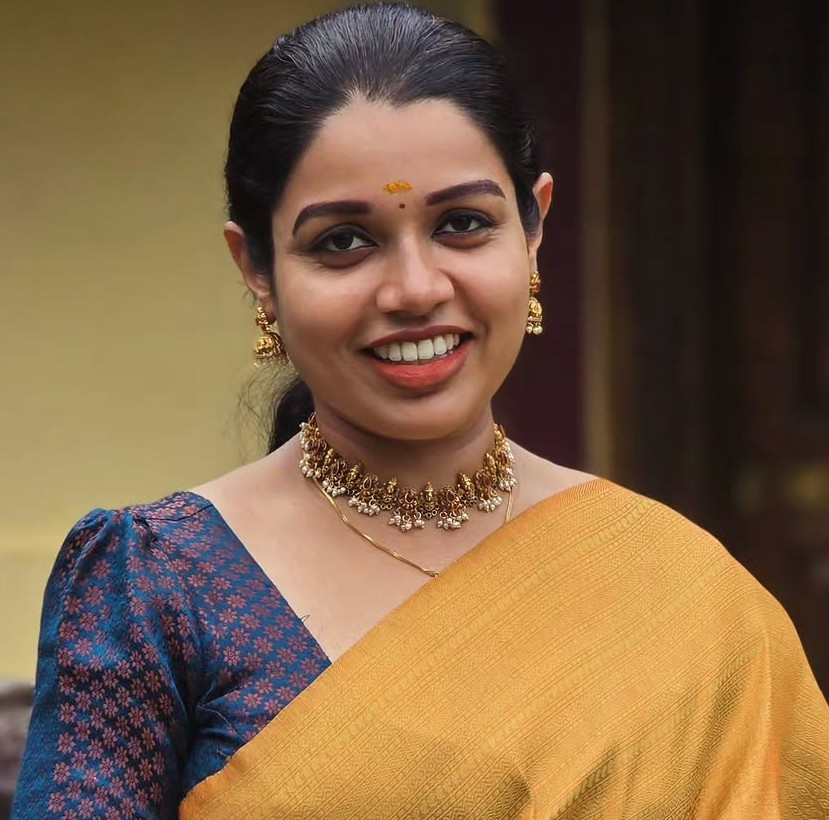 আপন ছোটো বোনের